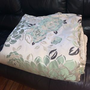 Martha Stewart Queen Size Comforter